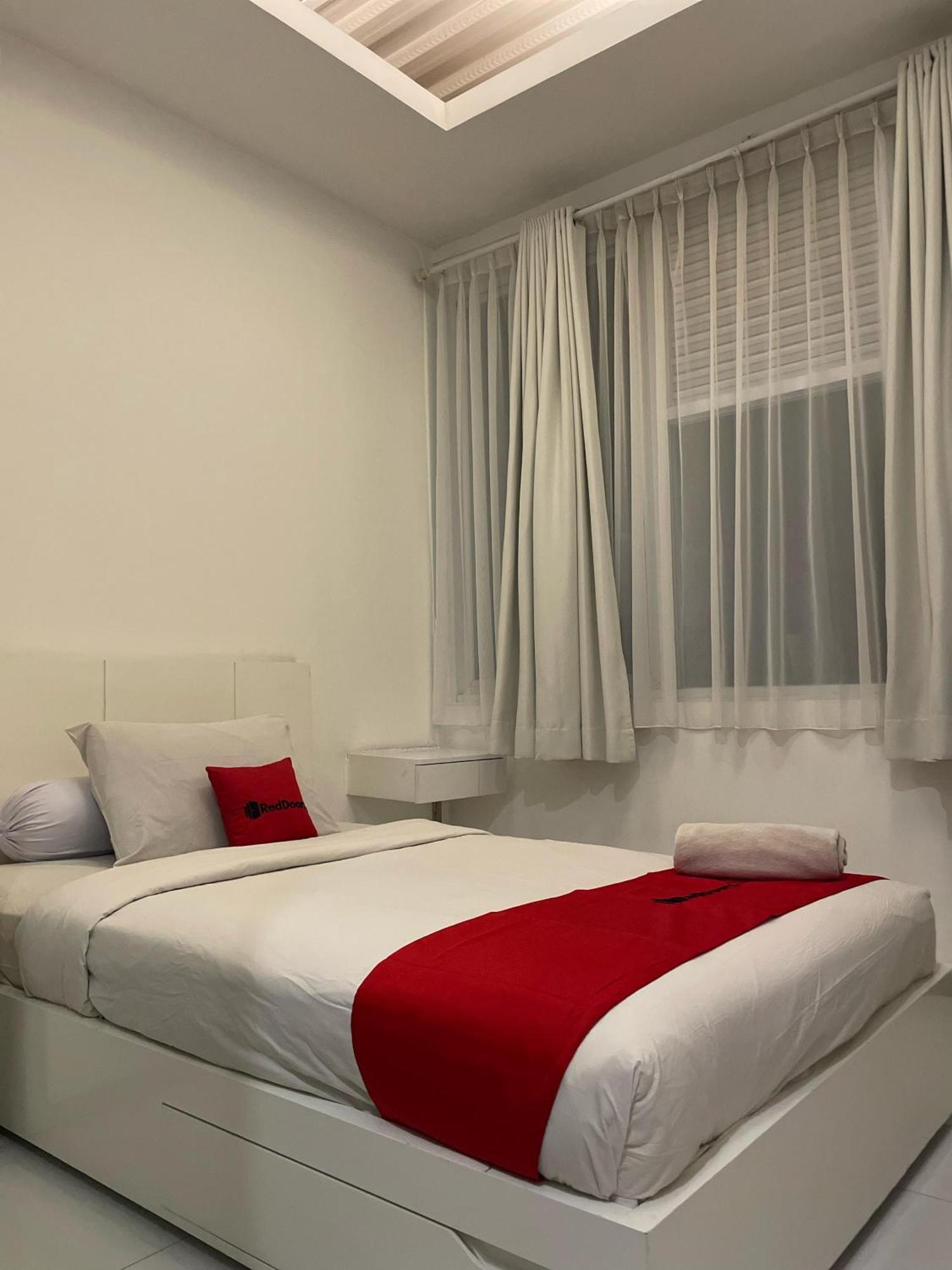 Reddoorz Plus Near Parahyangan University Bandung Exteriér fotografie