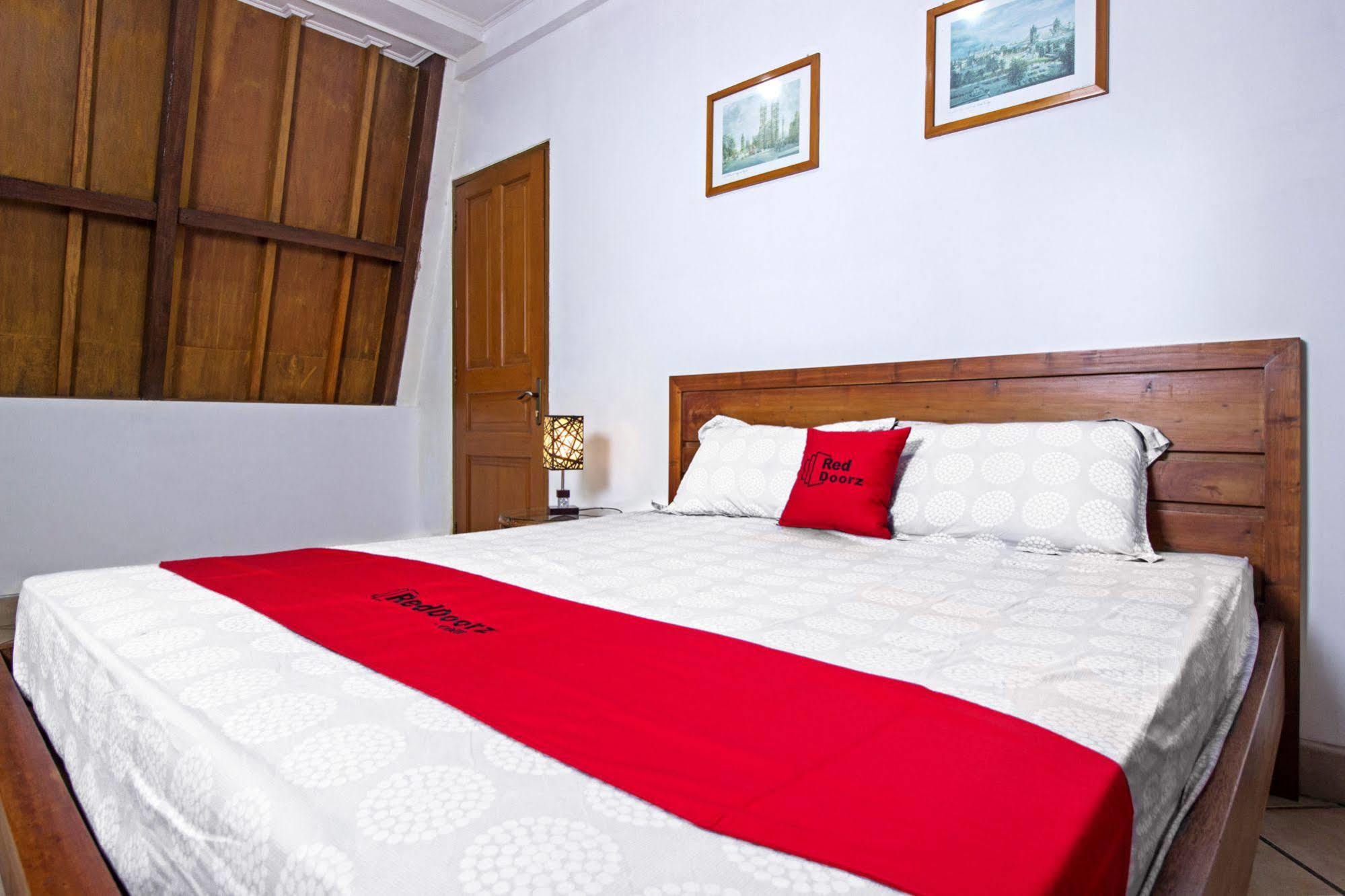 Reddoorz Plus Near Parahyangan University Bandung Exteriér fotografie