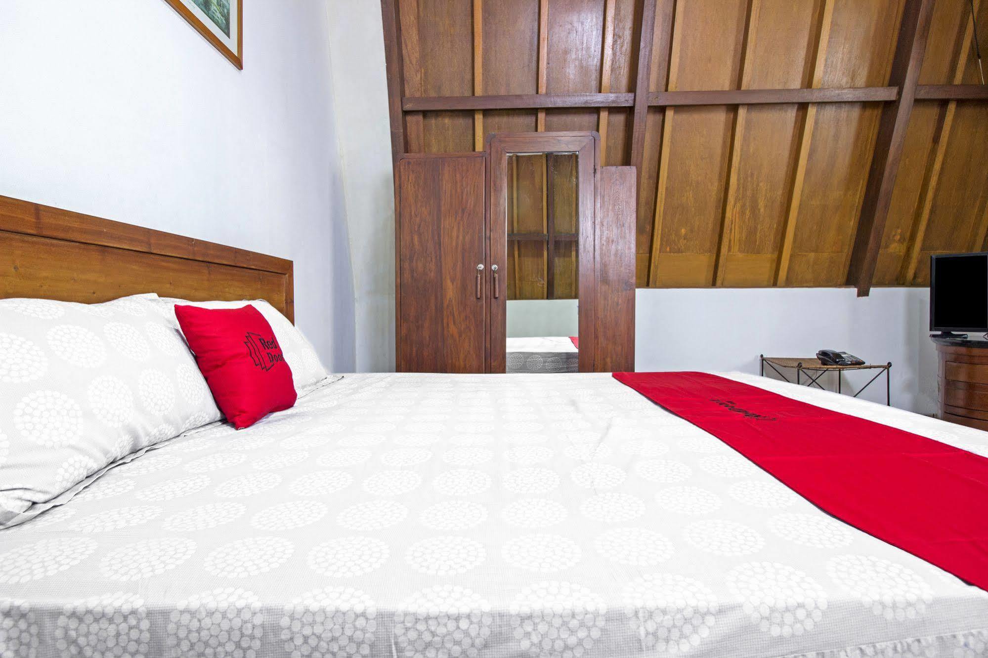 Reddoorz Plus Near Parahyangan University Bandung Exteriér fotografie